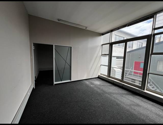 343M² OFFICE TO LET IN WOODSTOCK